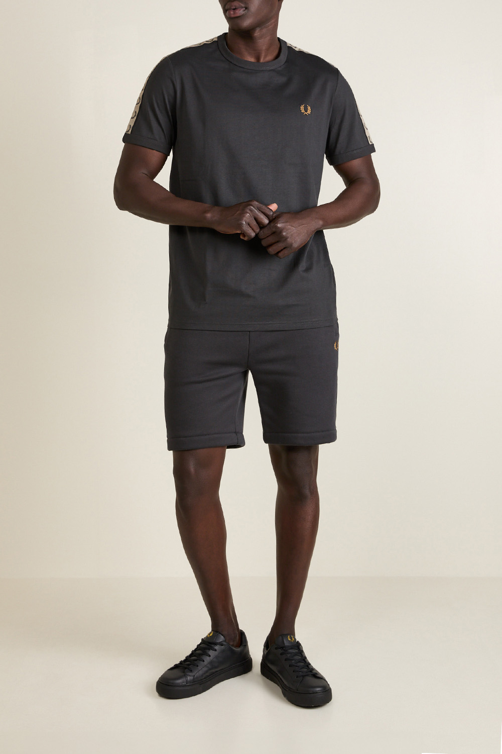 מכנסי ג'וג קצרים FRED PERRY
